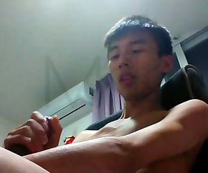 Handsome Chinese Masturbation